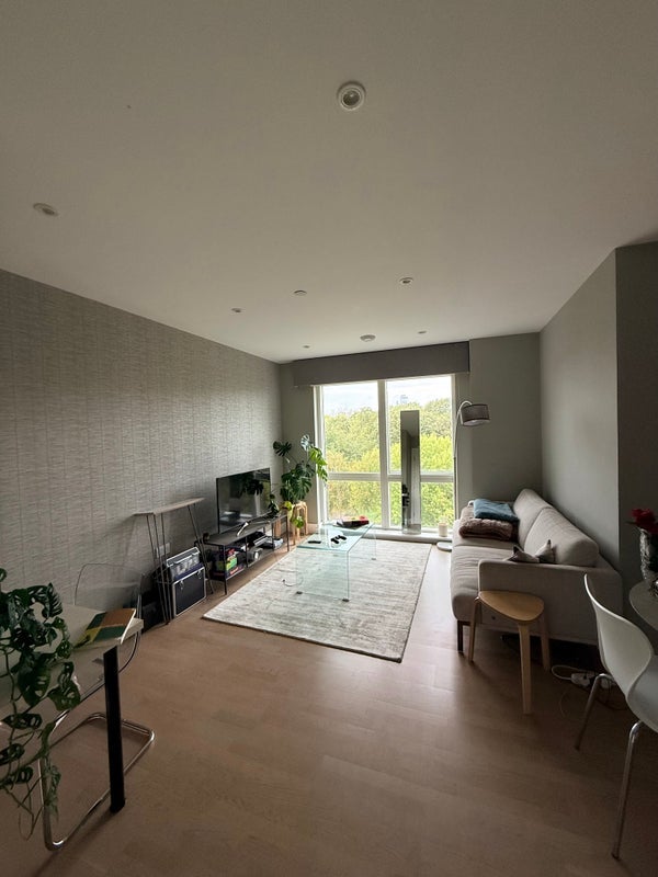 Room Aston Street in Greater London