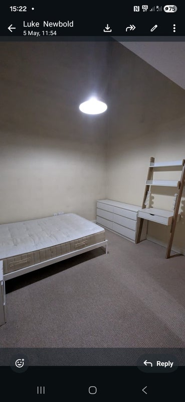 Room Newbold Walk in Manchester