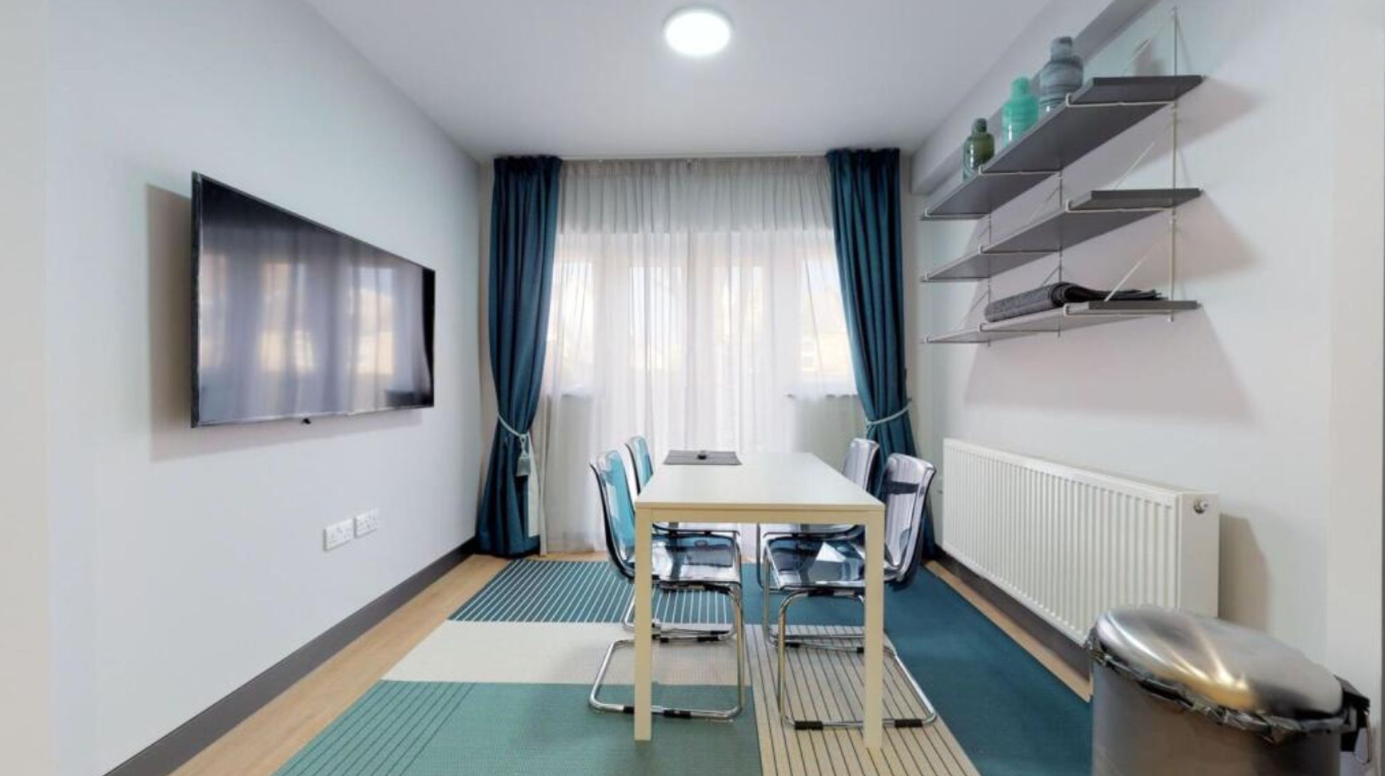 Room Newlands Road in Greater London