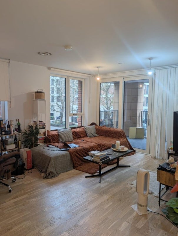 Flat Sayer Street in Greater London