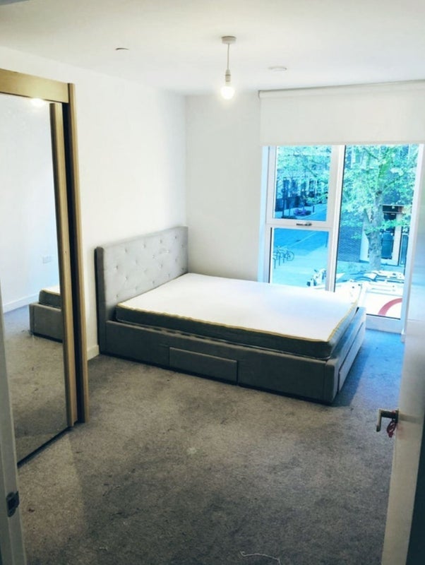 Flat Sayer Street in Greater London