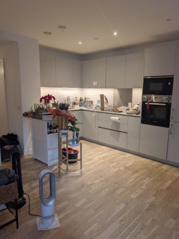 Flat Sayer Street in Greater London
