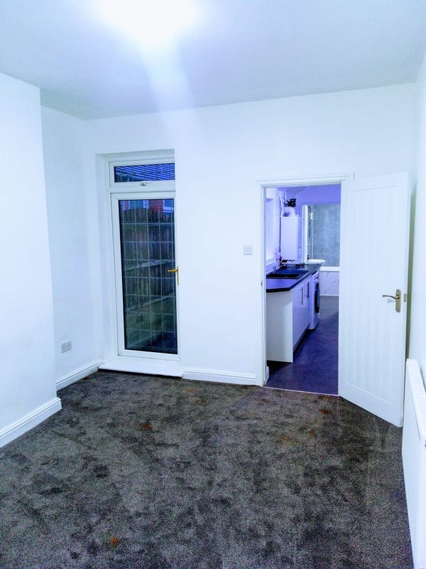 Room Best Street in Stoke-on-Trent