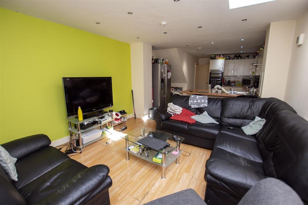 Flat Heeley Road in Birmingham
