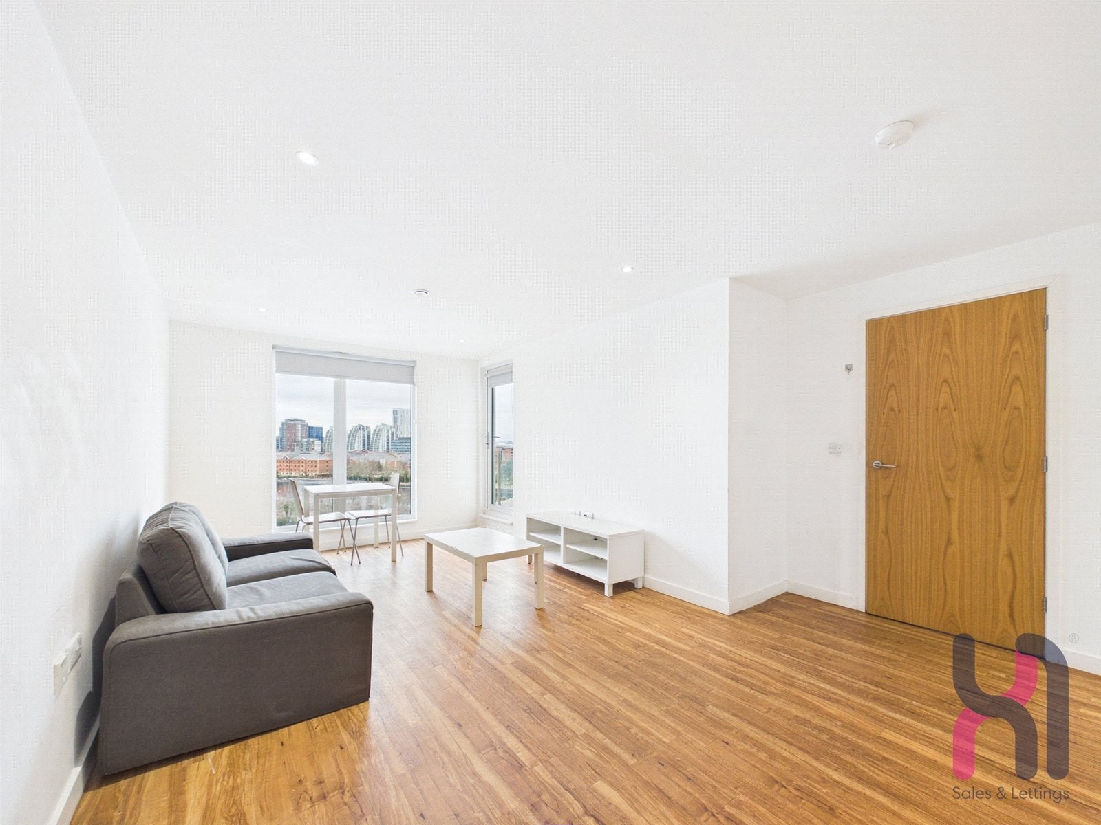 Flat Elmira Way in Salford
