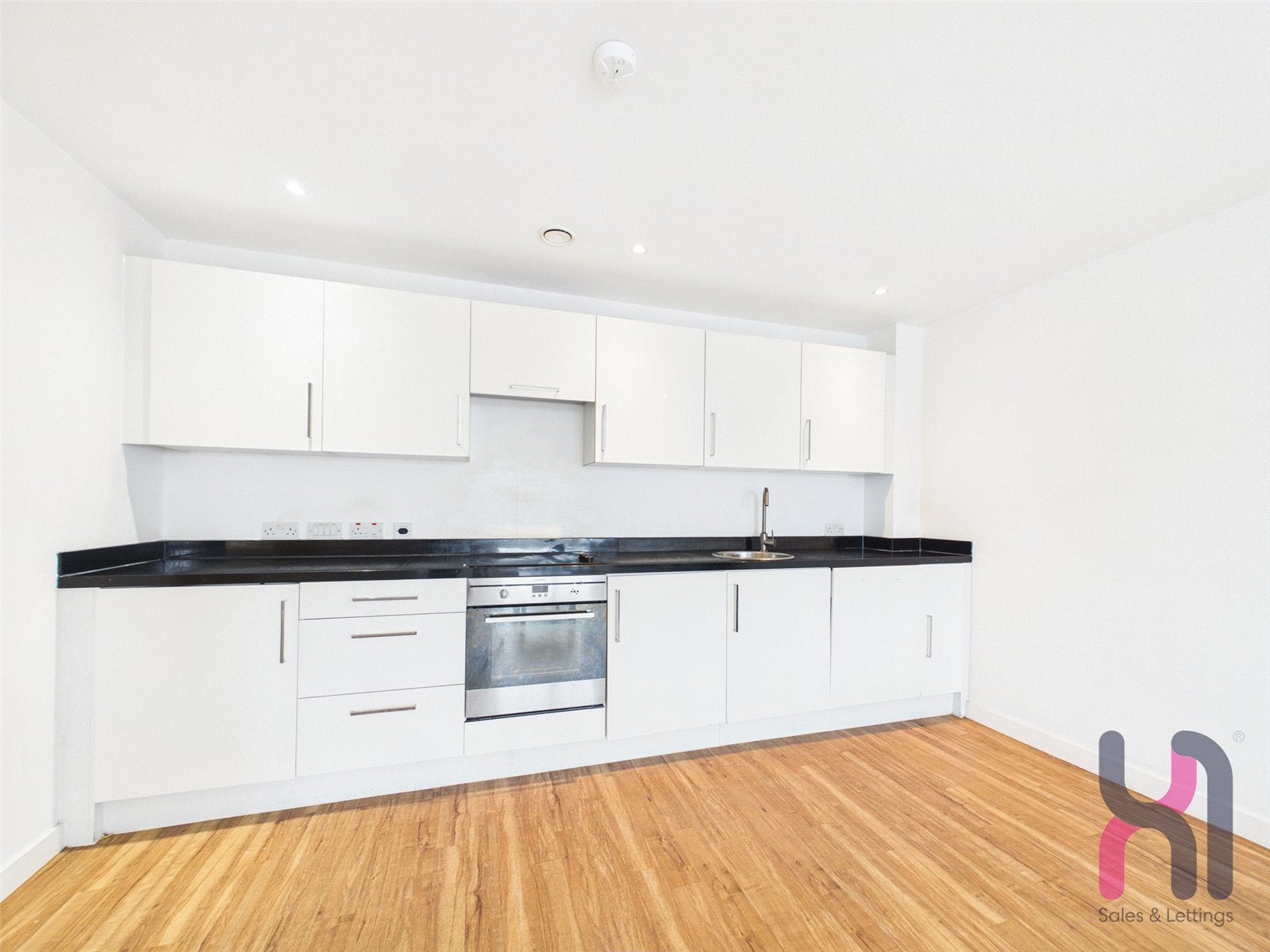 Flat Elmira Way in Salford