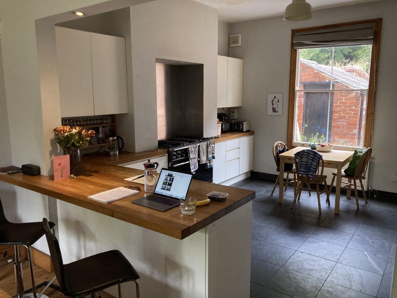 Room Ebury Road in Nottingham