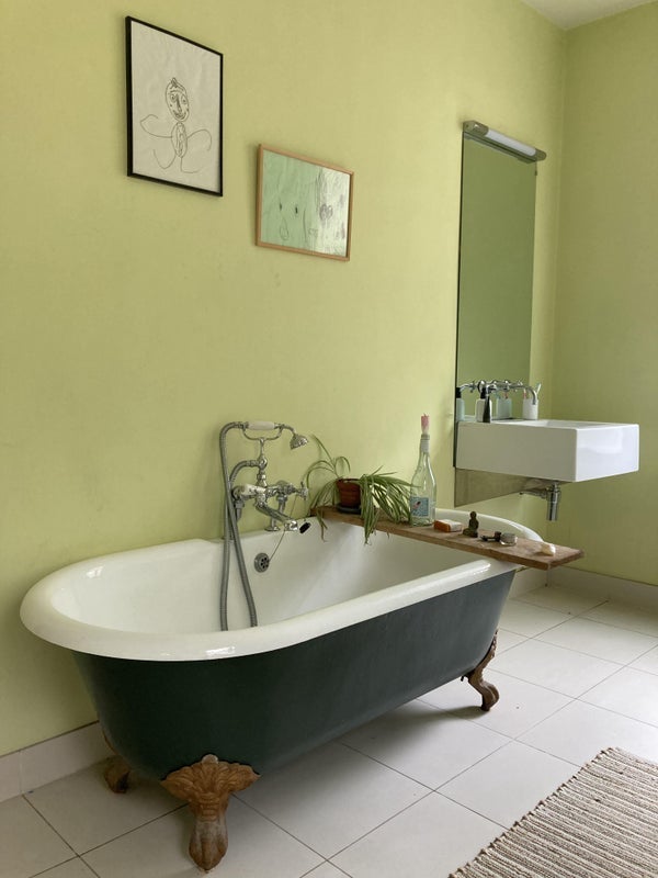 Room Ebury Road in Nottingham
