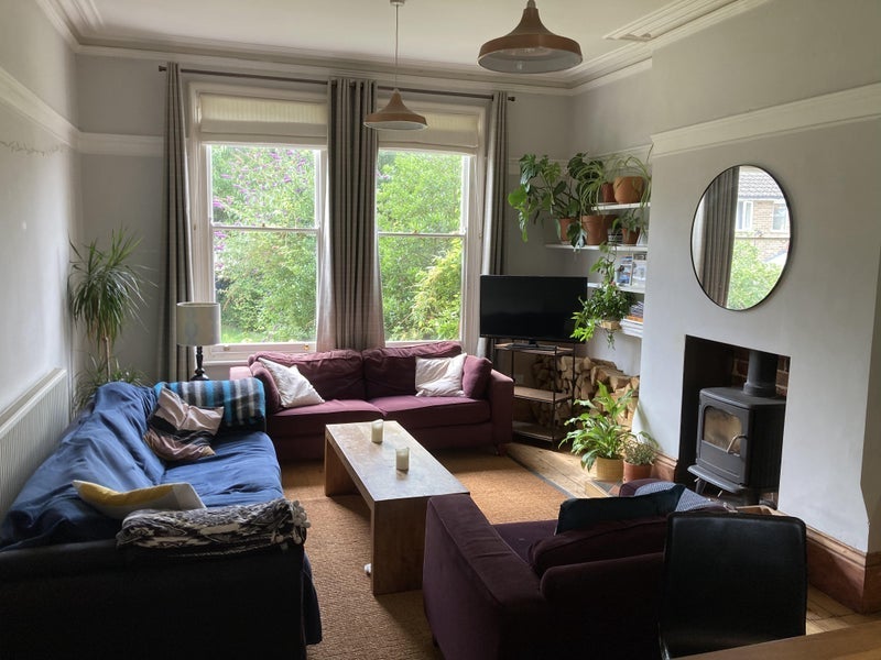 Room Ebury Road in Nottingham