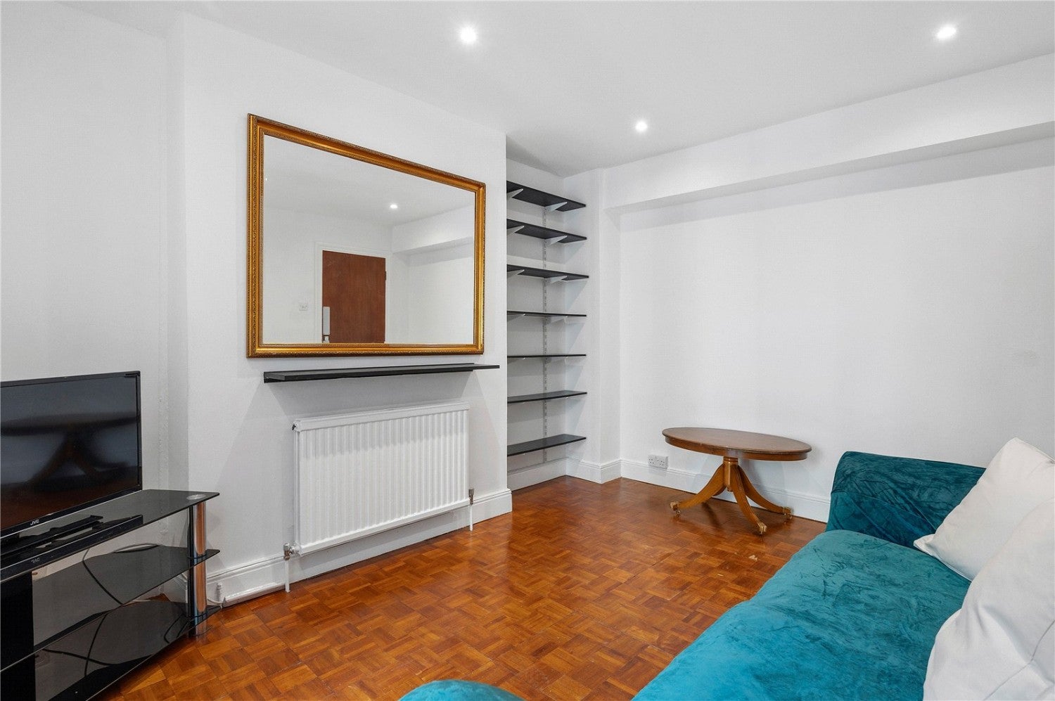 Flat Packington Street in Greater London