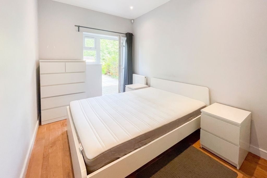 Room Downhills Way in Greater London