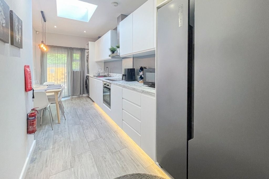 Room Downhills Way in Greater London