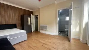 Flat Ashburnham Road in Luton