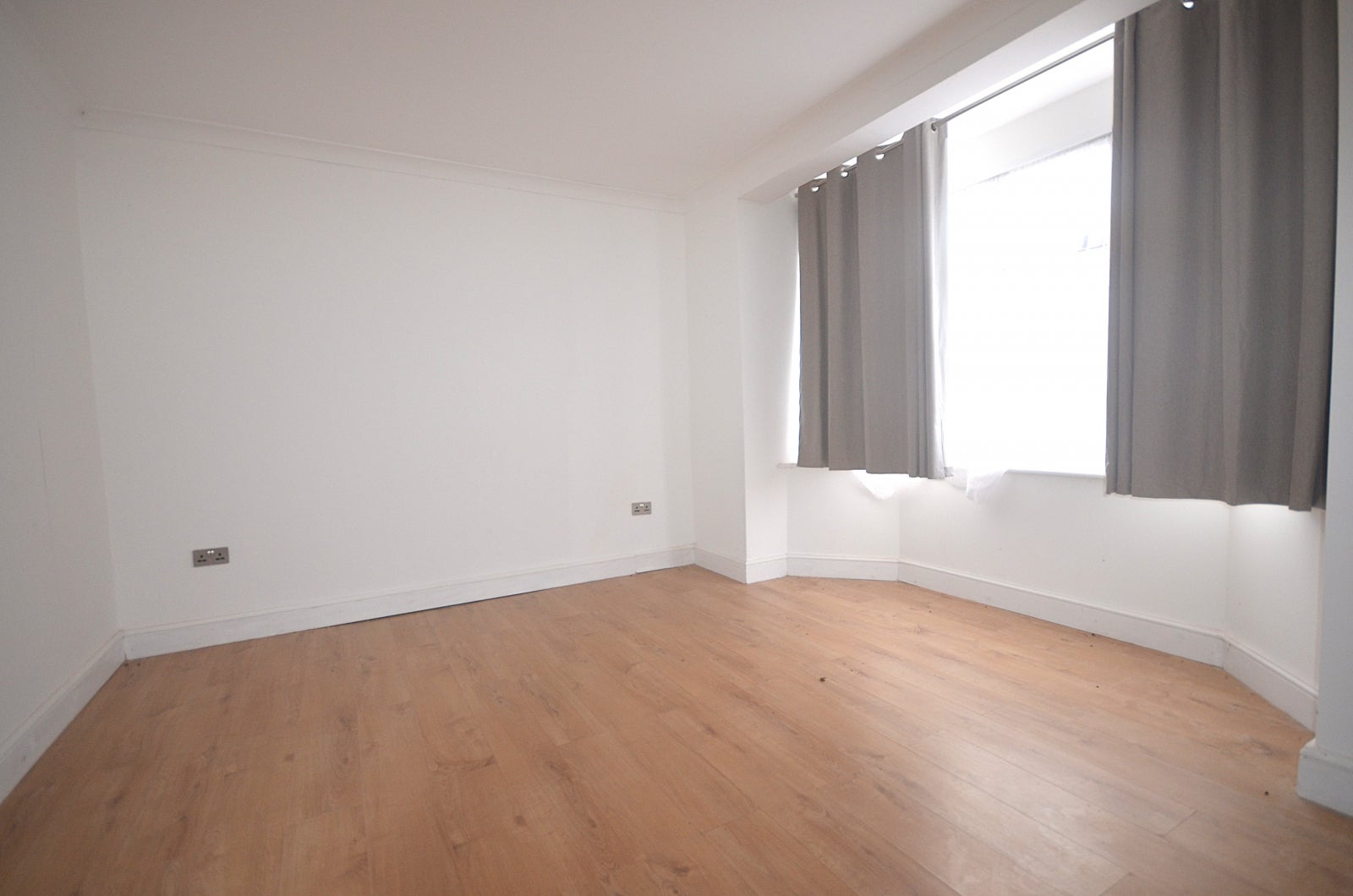 House Crownfield Avenue in Greater London