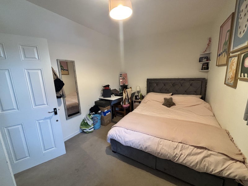Flat Union Road in Greater London