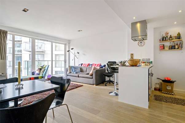 Flat Bethnal Green Road in Greater London