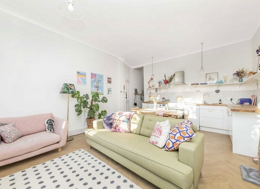 Flat Hackney Road in Greater London