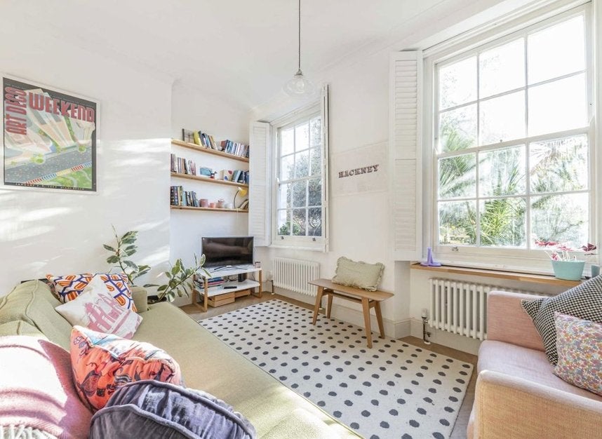 Flat Hackney Road in Greater London