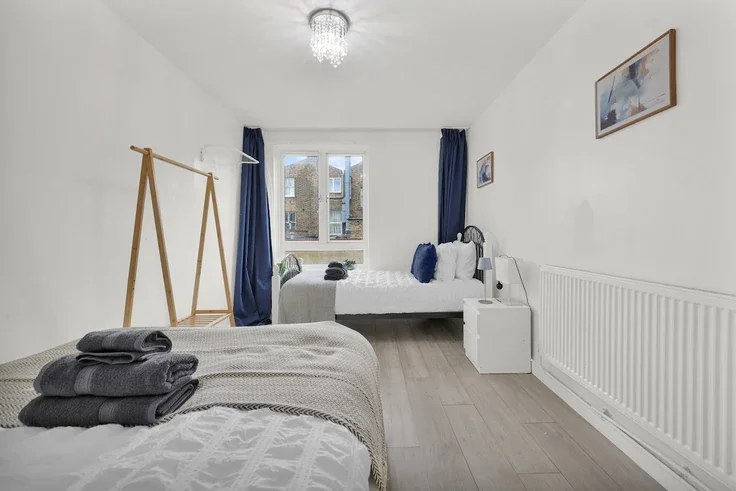 Flat Burder Close in Greater London