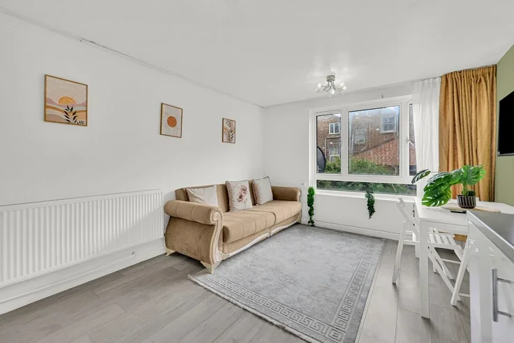Flat Burder Close in Greater London