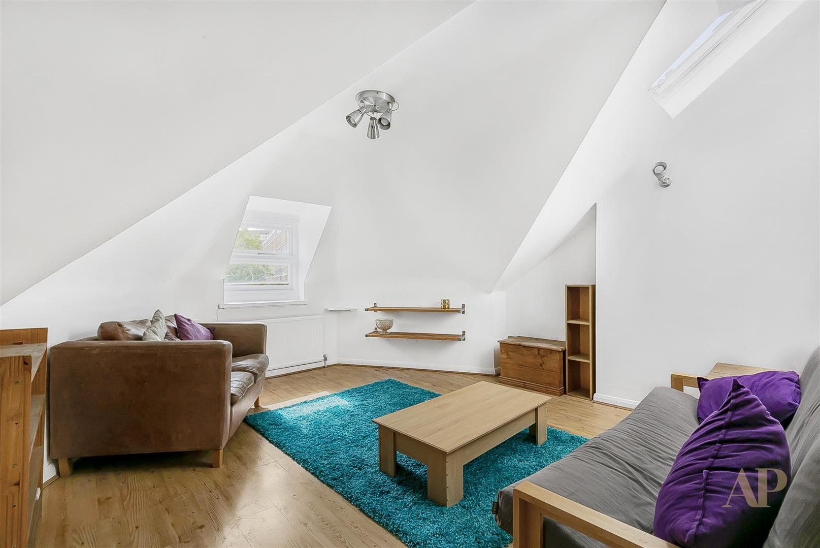 Flat Beaumont Rise in Greater London