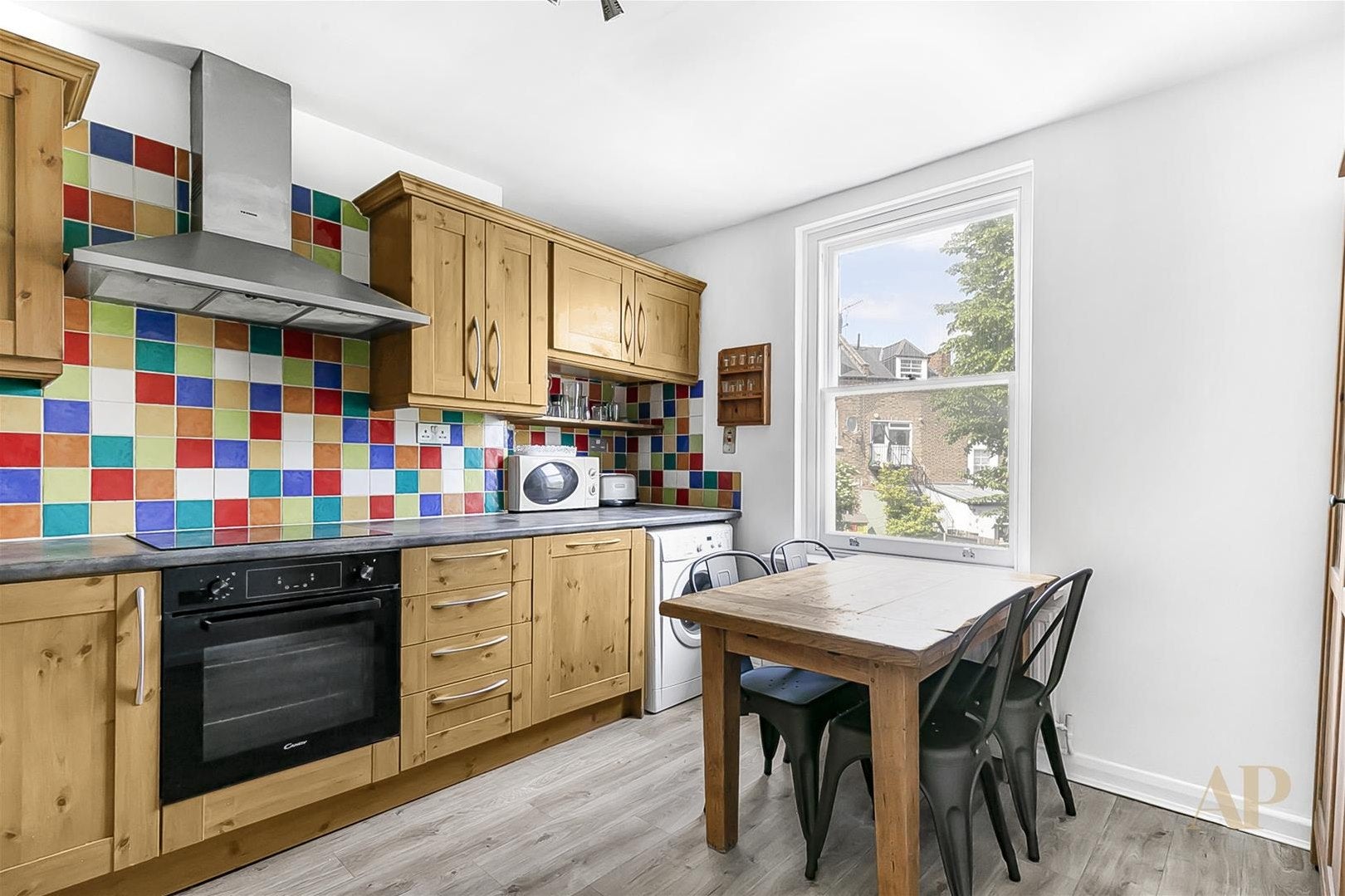 Flat Beaumont Rise in Greater London