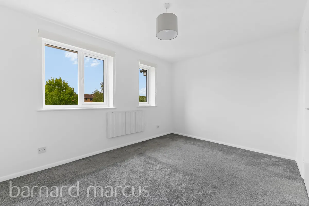 Flat Redford Close in Greater London