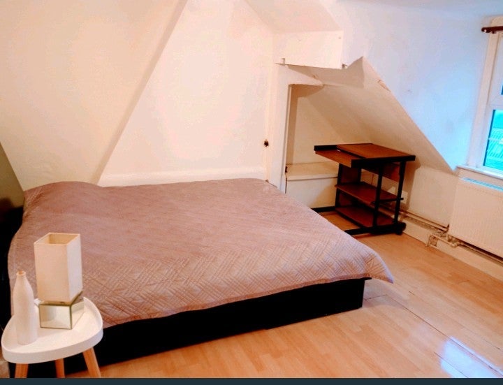 Room Sevenhills Road in Wexham and Ivers Community Board