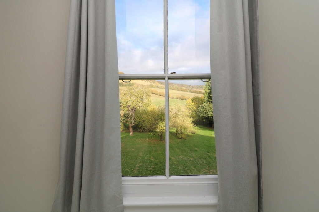 Flat Pixham Lane in Mole Valley