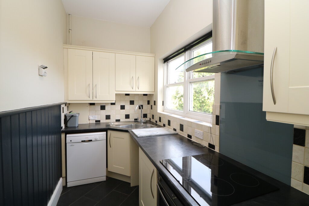 Flat Pixham Lane in Mole Valley