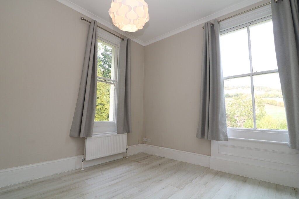 Flat Pixham Lane in Mole Valley