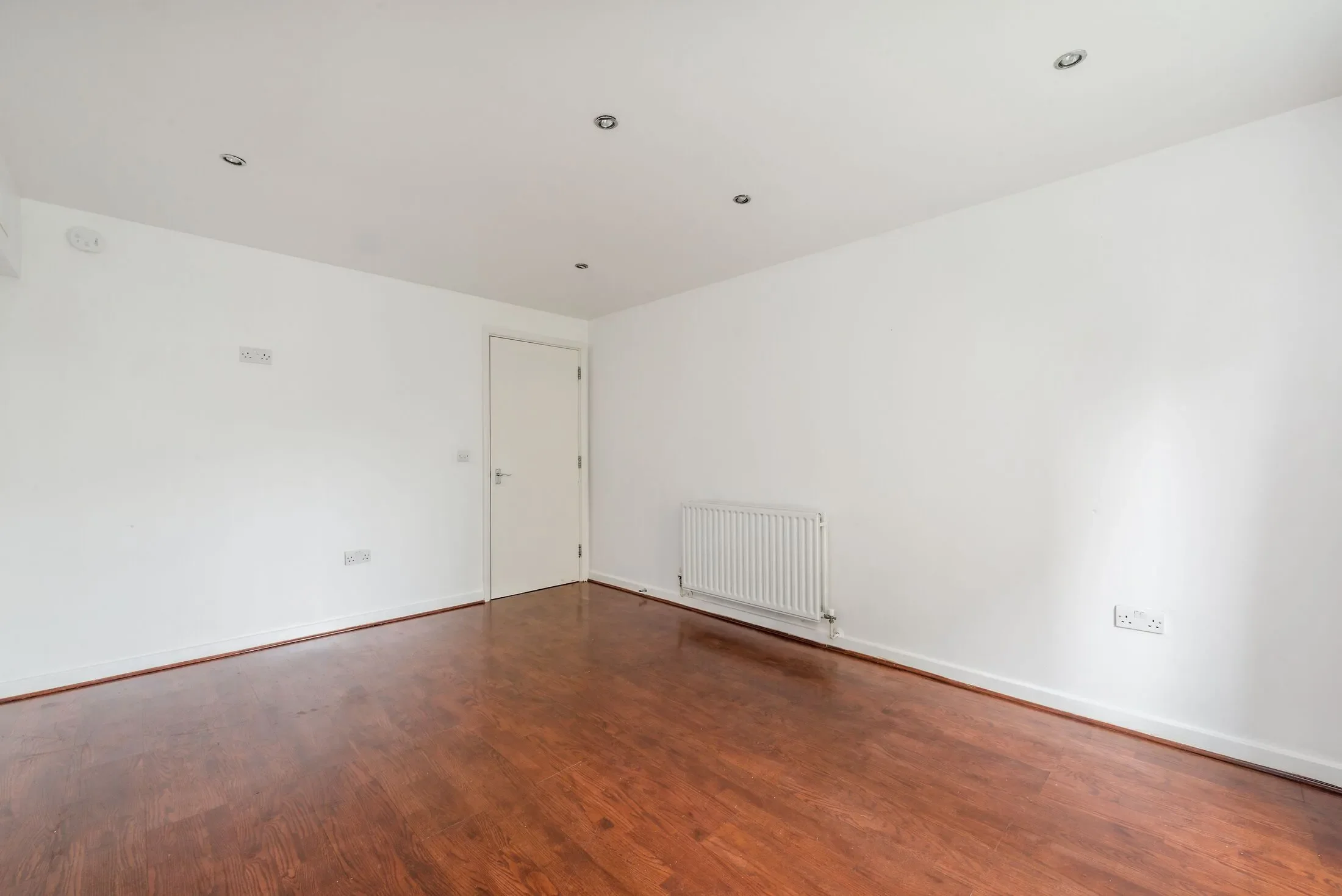 Flat Melliss Avenue in Greater London