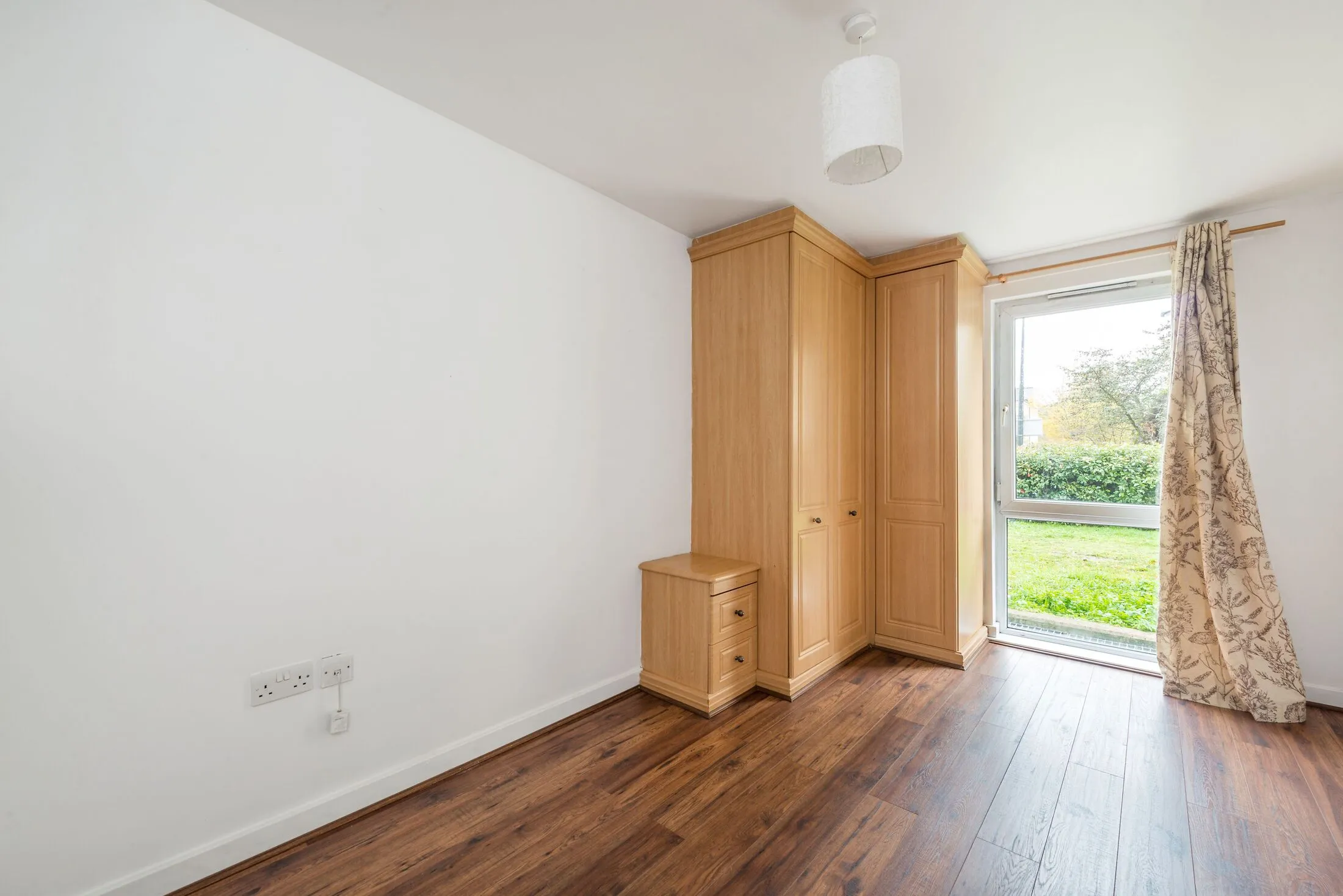 Flat Melliss Avenue in Greater London