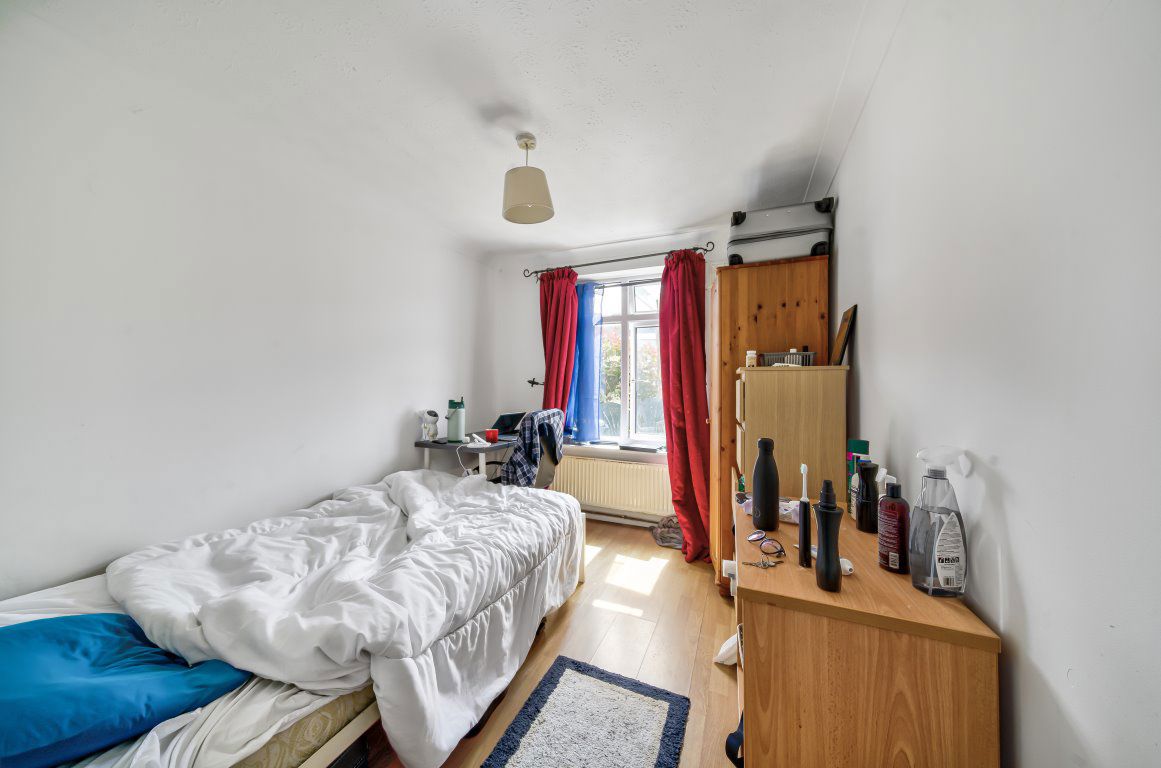 Room Salterns Way in Chichester