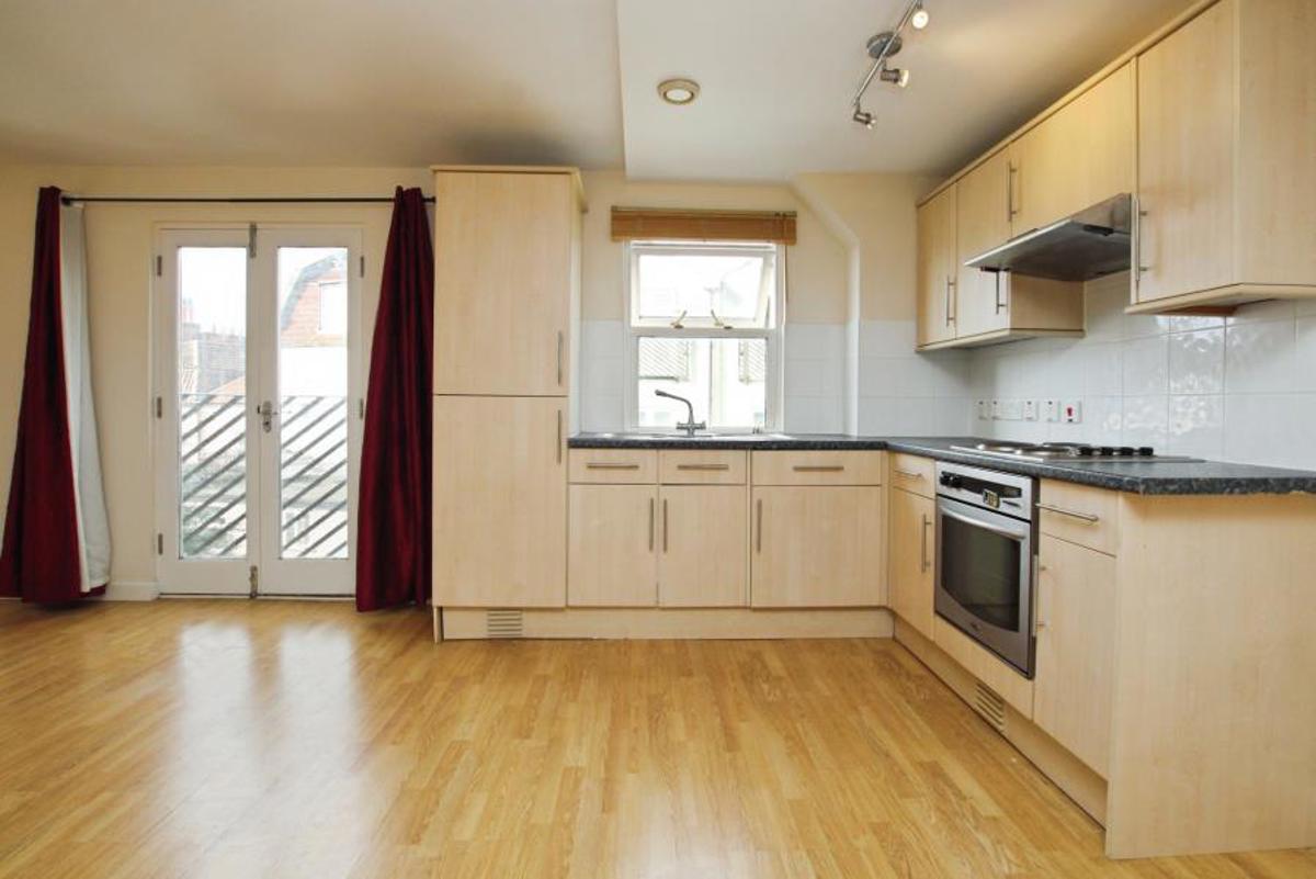 Flat Midland Mews in Bristol