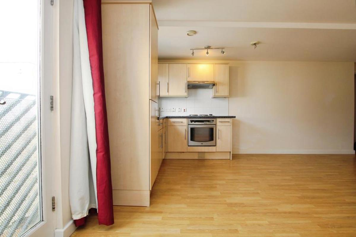 Flat Midland Mews in Bristol