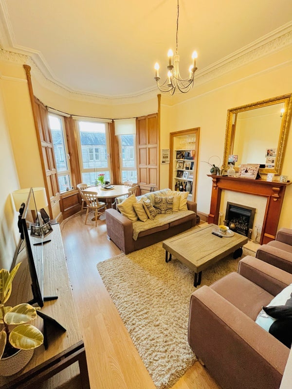 Flat Comely Bank Street in City of Edinburgh