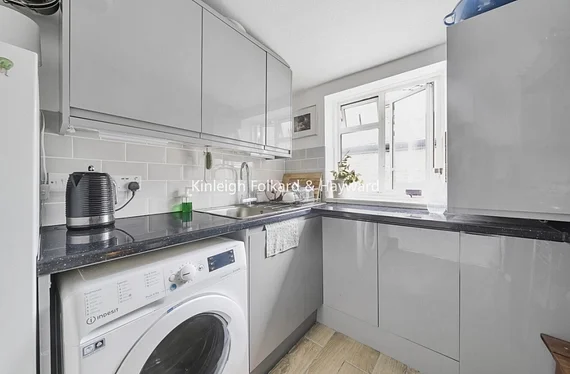 Flat Bexhill Road in Greater London