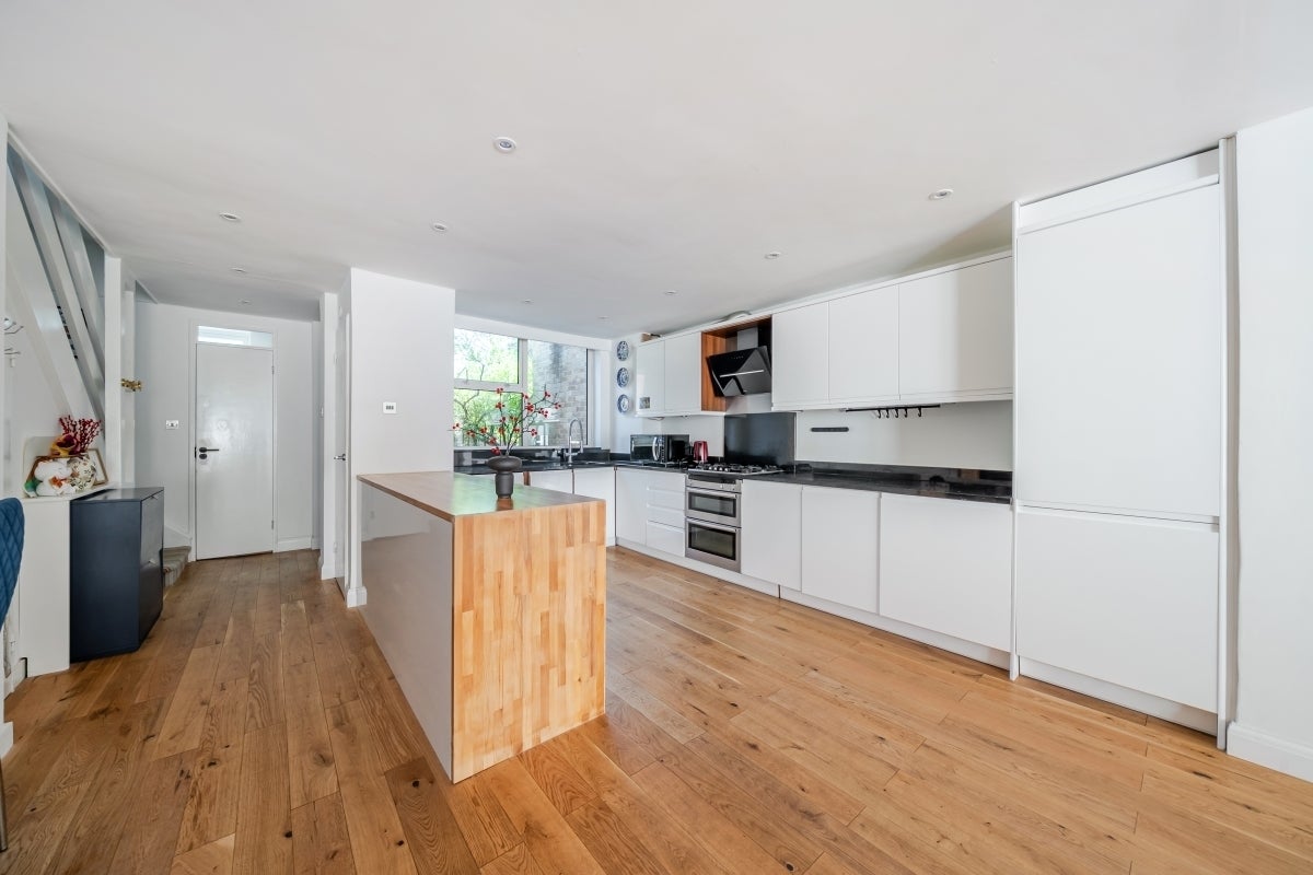 House Tintern Close in Greater London