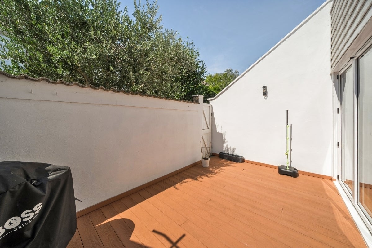 House Tintern Close in Greater London
