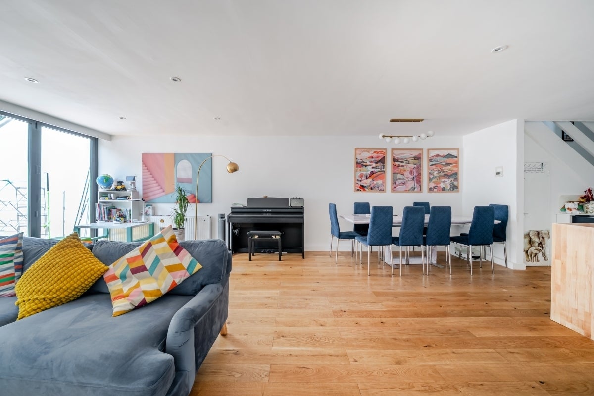 House Tintern Close in Greater London