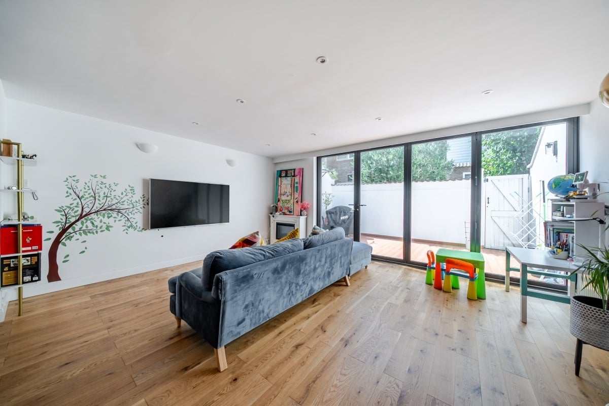 House Tintern Close in Greater London