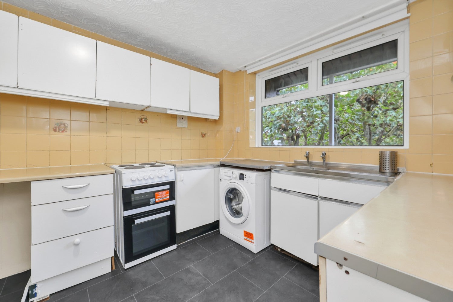 Flat Gough Walk in Greater London