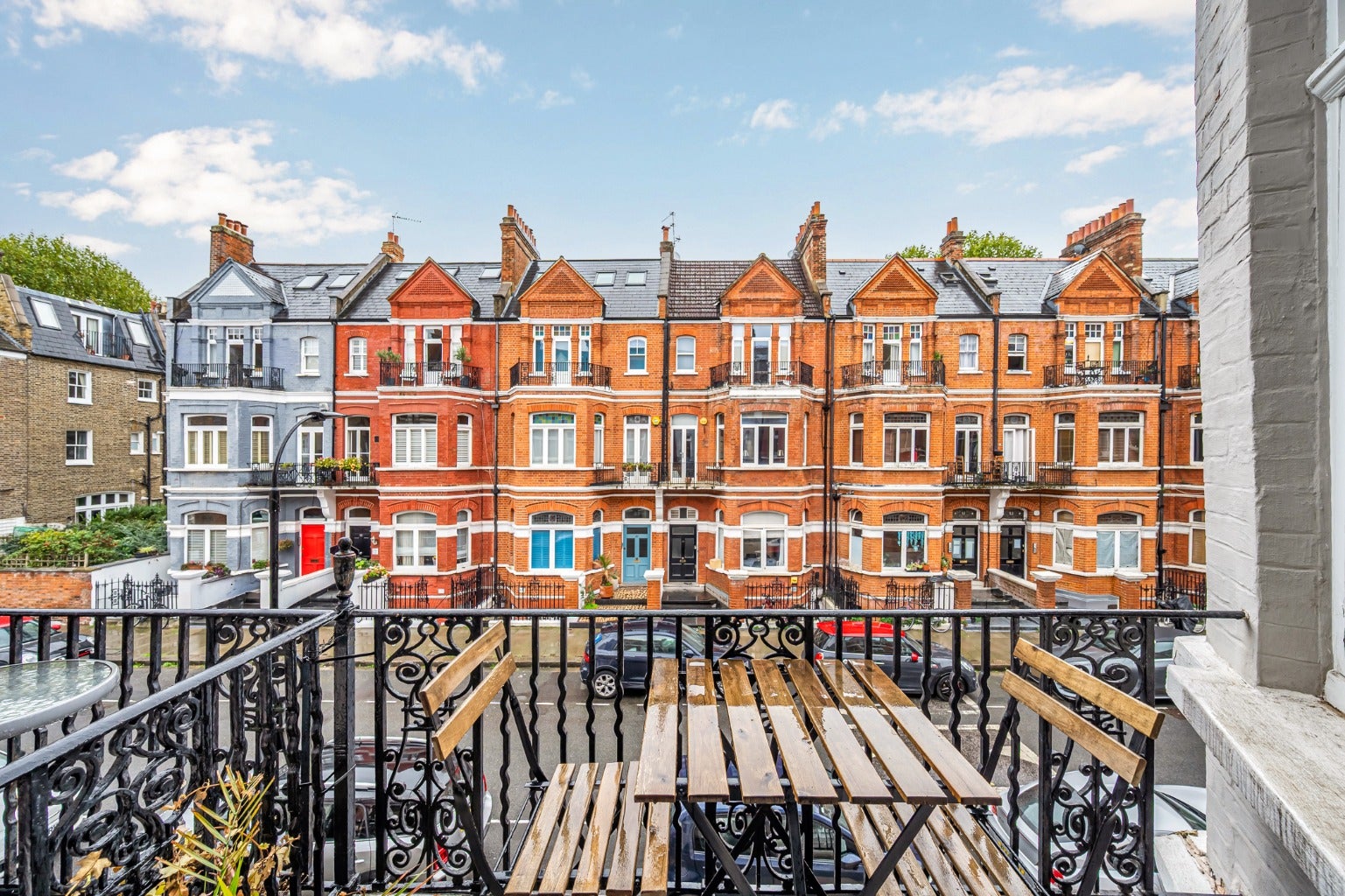 Flat Castletown Road in Greater London