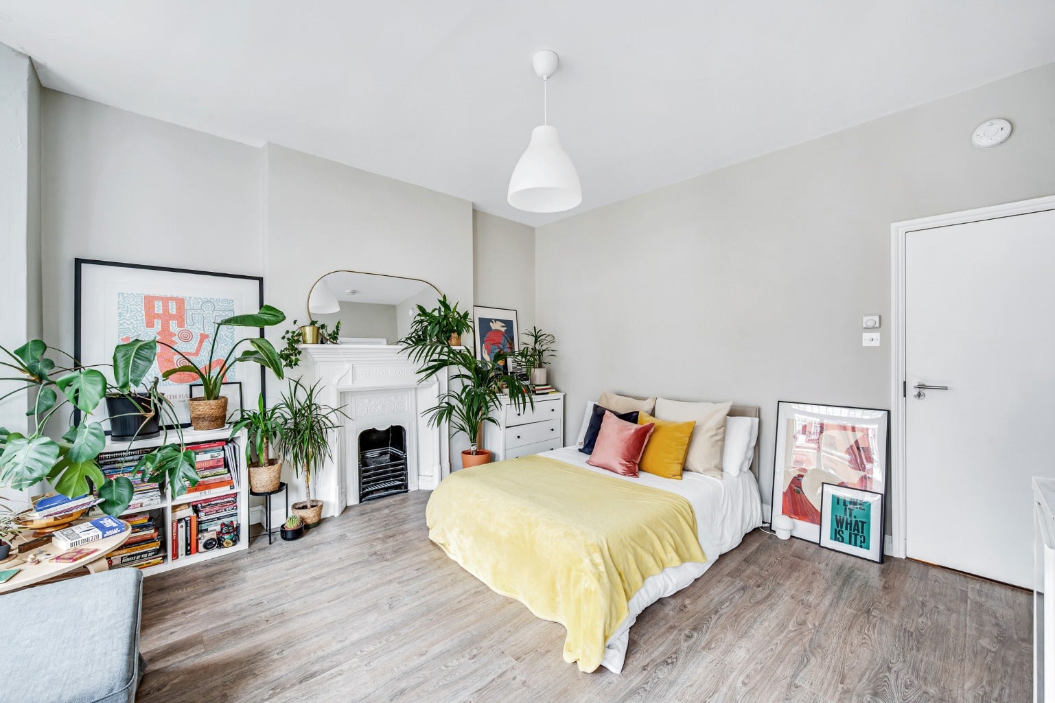 Flat Castletown Road in Greater London