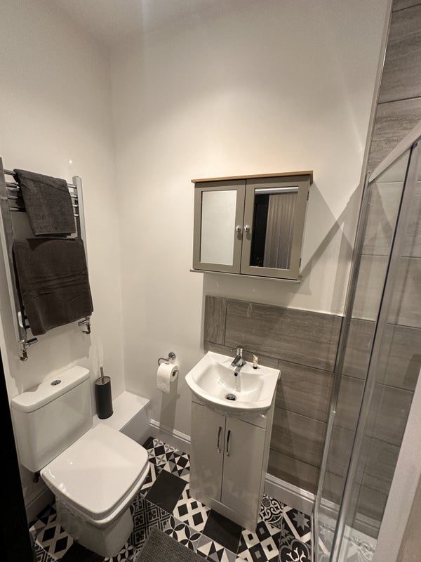 Room Grange Road in Sandwell