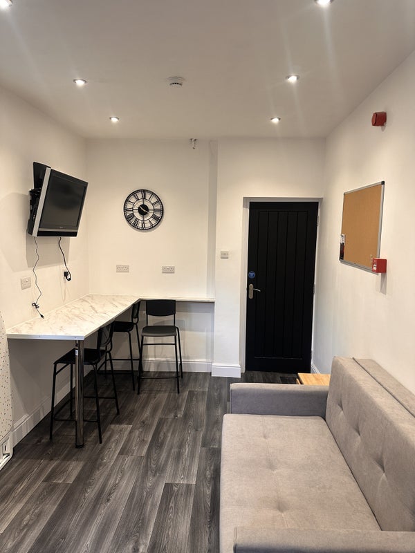 Room Grange Road in Sandwell