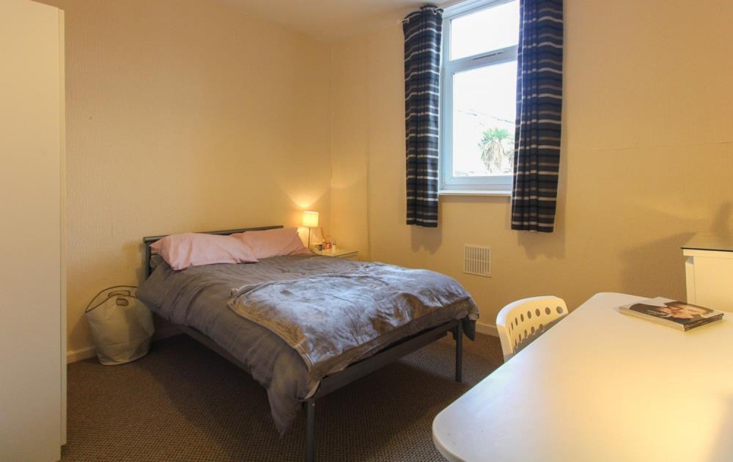 Flat Hazeldene Avenue in Cardiff