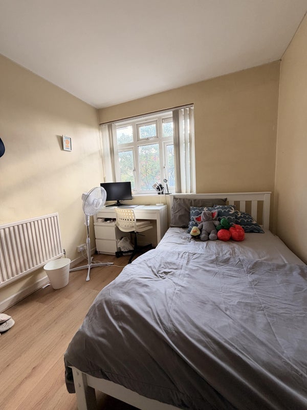 Room Solebay Street in Greater London