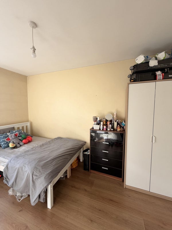 Room Solebay Street in Greater London